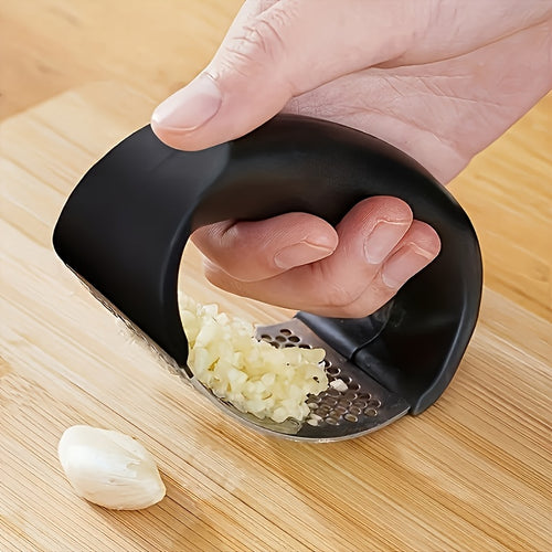 A Single Ergonomic Manual Garlic Press with a Comfortable Grip, Designed for Chopping And Crushing Garlic. This Manual Vegetable Cutter And Fruit Masher Is Suitable for Restaurants And Supermarkets, Requires No Electricity